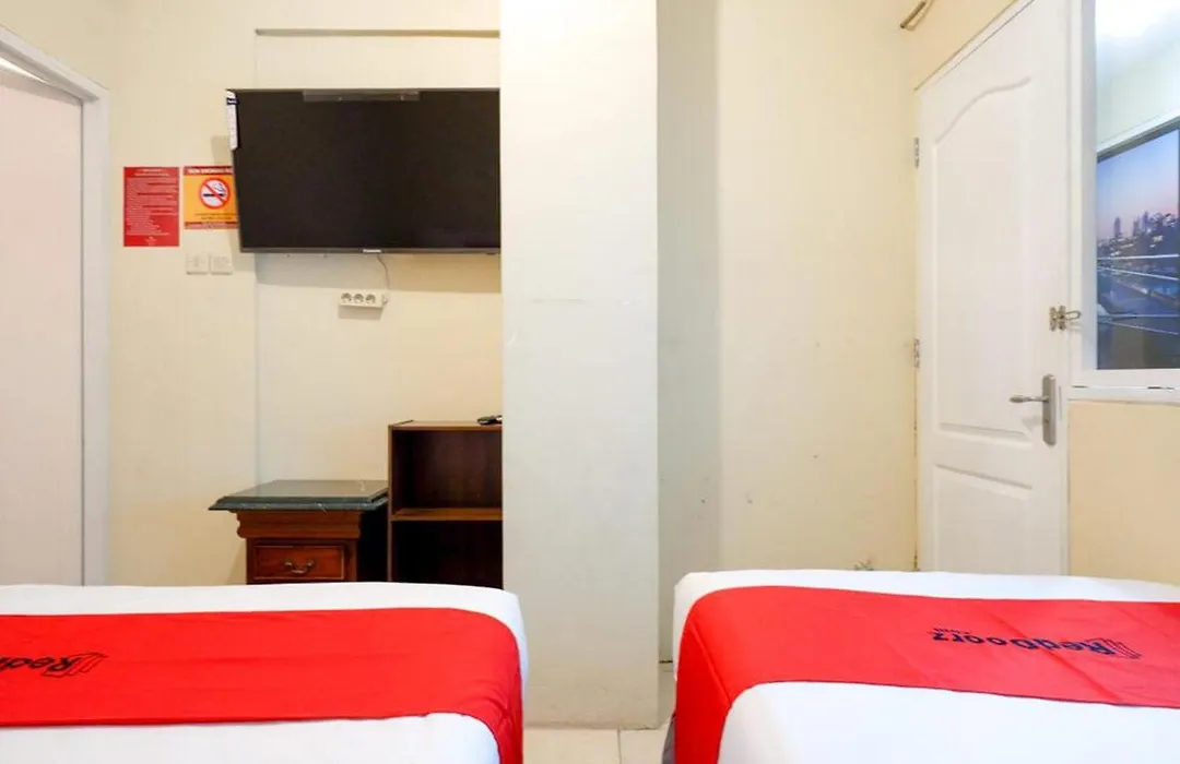 Reddoorz Near Universitas Diponegoro Semarang 2-1