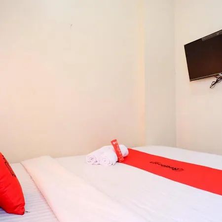 Reddoorz Near Universitas Diponegoro Semarang 2-3